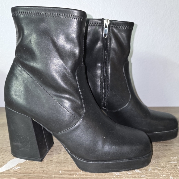 Steve Madden Ever Retro Y2K Inspired Platform Boots Black Ankle Bootie Size 9 - Picture 8 of 10